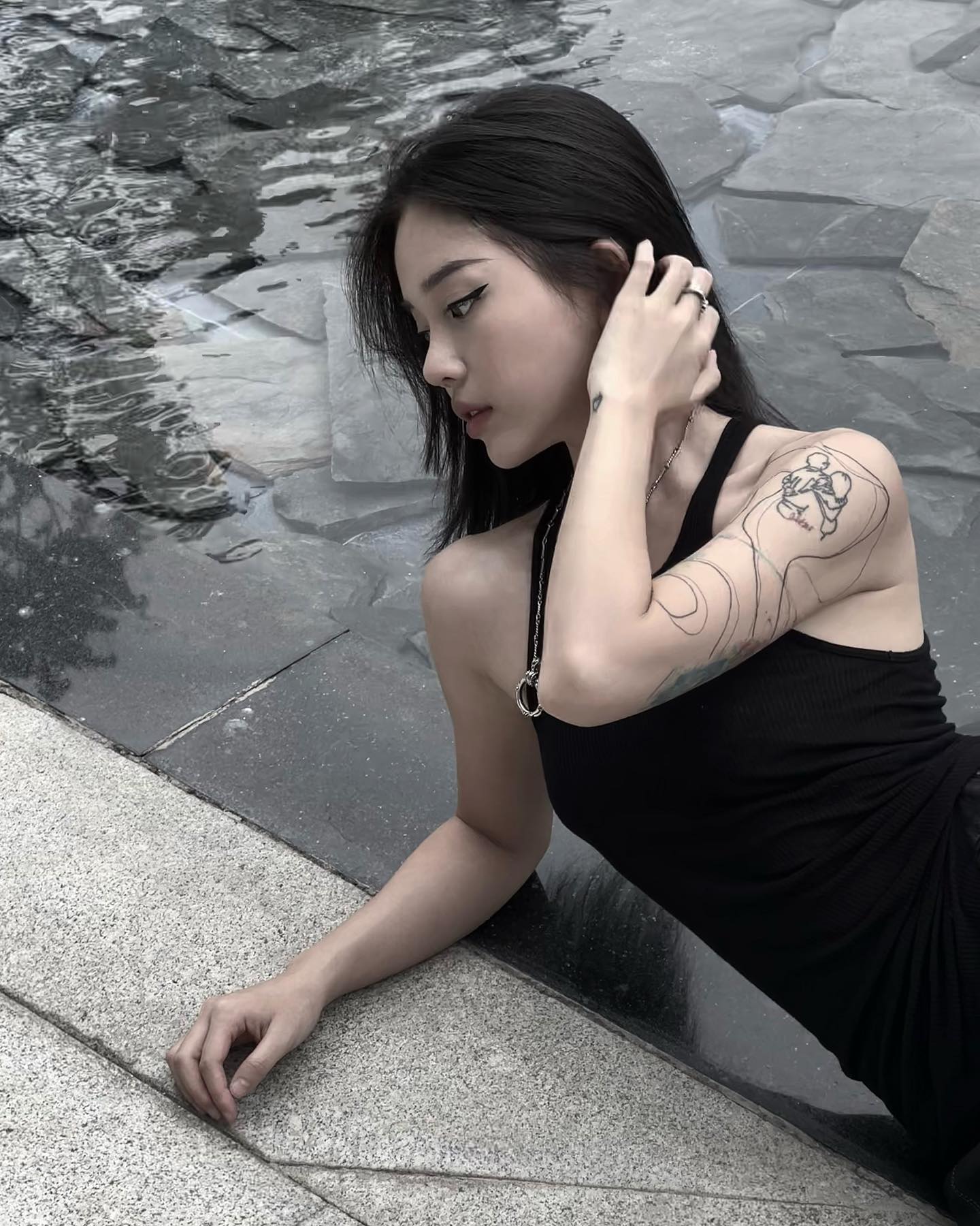 Releasing a Bold Clip, Linh Ngọc Đàm Attracts 1.1 Million Views 2 6025219578796449899964703375n 1669869365883315546130 1669888596389 16698885965191511169885 1755833550931 17558335511251899514437 1755836700724 17558367010161577442678