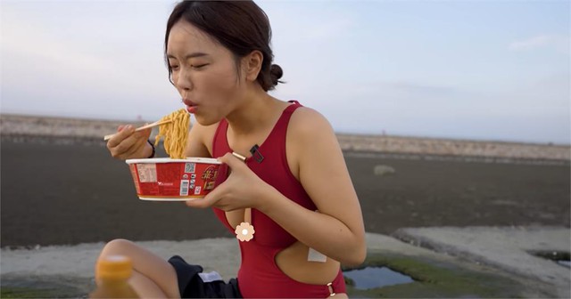 Striking a Pose in a Bikini, Female YouTuber Gains Hundreds of Thousands of Likes, Proving Both Her Skills and Admirable Figure 4 83ab14f2 ddf8 4b4a aa81 275421e030b9 1755321802168 1755321802356788324845 1755578934473 17555789352201662287859 1755663091574 17556630918491283830990