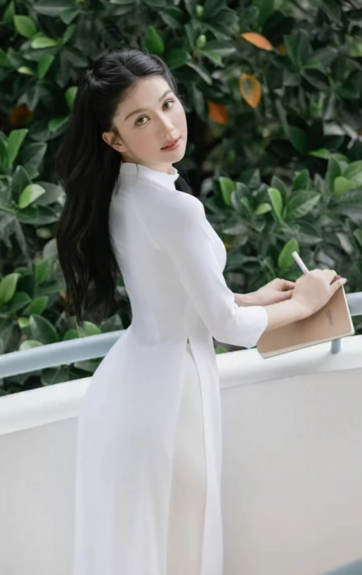 Ngọc Trinh Stuns Viewers with New Photo Shoot, Fans Do a Double Take 3 Ngọc Trinh evokes nostalgia with her demure beauty.
