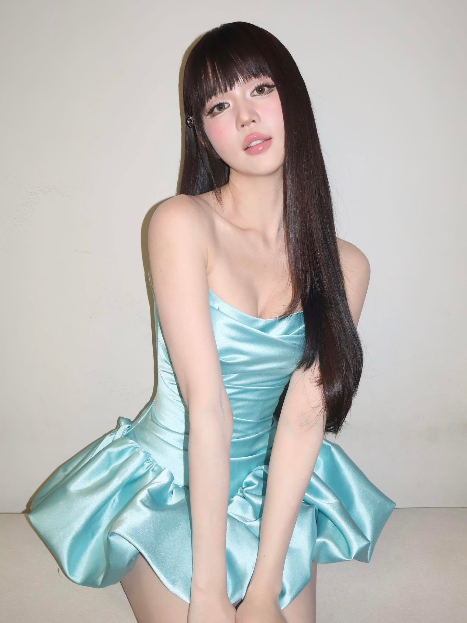 Ngọc Trinh Stuns Viewers with New Photo Shoot, Fans Do a Double Take 8 anh 9 17543017396162005070544 1754303153529 17543031536662028737363