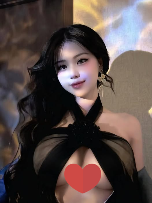 Female Streamer Reacts to Criticism Over Revealing Outfit, Releases Behind-the-Scenes Video to Prove Innocence 8 edit 53454501912839361967437217155723534911745195n 1755308209746969372724 1755332270648 17553322708701416068026