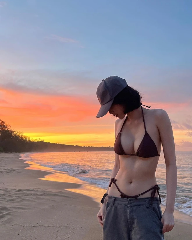 Lai Bâng's Girlfriend Unleashes Sultry Photos, Crowned the Hottest WAGs in Arena of Valor? 6 photo 1718509781057 1718509781144744654799 1755397232916 1755397233281981553697 1755400589130 1755400589418476535684