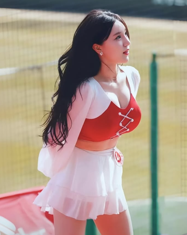 Captivated by the Beauty of the "Goddess" Cheerleader, Her Gaming Aura is Unforgettable! 2 screenshot 2025 07 31 110111 17539365133981696841786 1753947066535 17539470666881418279045