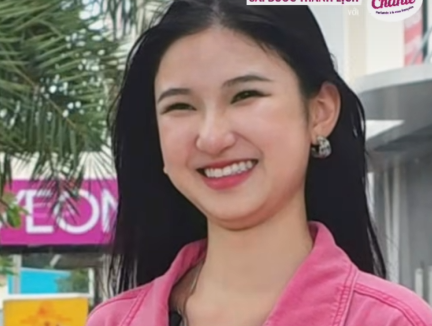 Nàng Mơ Freezes in Shock Over Wardrobe Malfunction, Attempts to Cover Up But to No Avail 4 screenshot 2025 07 31 151007 17539513755311218509942 1754020644312 1754020644528133549844