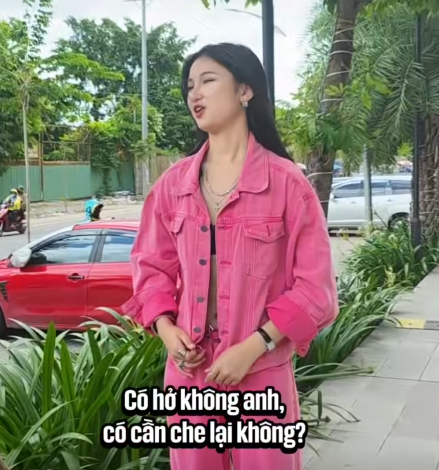 Nàng Mơ Freezes in Shock Over Wardrobe Malfunction, Attempts to Cover Up But to No Avail 7 screenshot 2025 07 31 151015 17539514019251895858811 1754020647466 17540206476411283269011