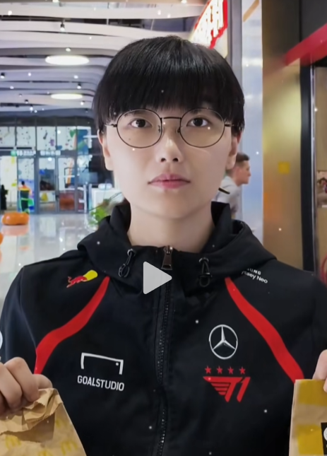 Sensational Outfit Change During Livestream, Hot Girl 'Female Faker' Faces Unexpected Consequences 1 She had to assert herself: 'I am a girl, I am not an AI.'