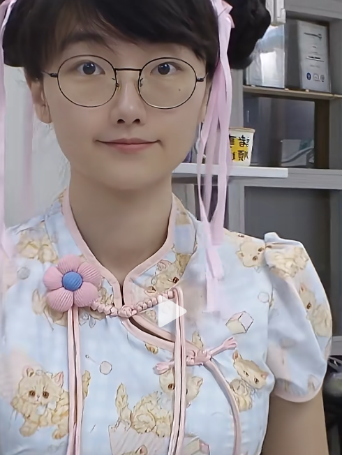 Sensational Outfit Change During Livestream, Hot Girl 'Female Faker' Faces Unexpected Consequences 2 screenshot 2025 08 14 101332 1755141234966748632503 1755145214642 1755145220839120557702