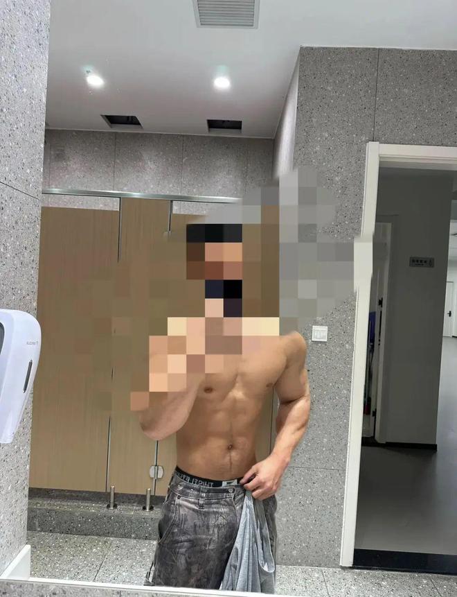Famous Streamer Discovered Regularly Posting Sensitive Content, Netizens Report to Management, He Faces Bitter Consequences 1 urlhttp3a2f2fdingyuews126net2f20252f08212f9682a6ddj00t1bm6v004wd200u00134g00u00134 17558568637691928700055 1755915611891 17559156124722089421195