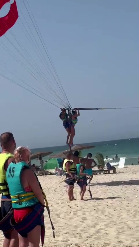 Paragliding, 52-Year-Old Woman Sexually Assaulted by 20-Year-Old Male at 30 Meters High - Photo 3.