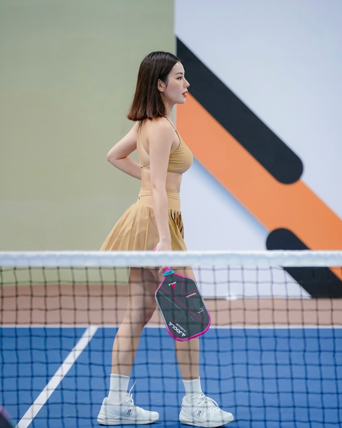 Identity of the Girl Criticized for 'Fundraising' on the Pickleball Court Due to Her Outfit: The Girl Responds Firmly 3 Milan Pham has also become a topic of discussion due to her outfit on the court