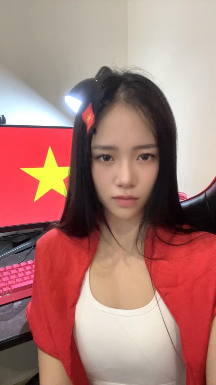 Mai Linh Zuto Shows Off Her Natural Look, Fans Are Amazed 1 541643834243157011547774905324312585421713487n 17575639223841329075290 1757576498358 1757576499204777469253