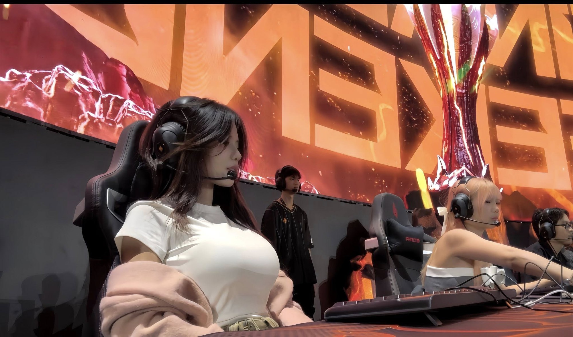 YuGi Kieu Oanh "On Fire" at LCP 2025, Male Fans Worry Opponent Team Needs Oxygen 1 54861773213133808604659212097277976874188880n 17585100416481981940732 1758515469616 1758515469986964016421