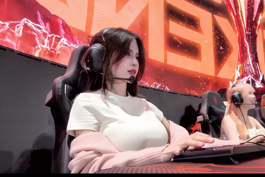 YuGi Kieu Oanh "On Fire" at LCP 2025, Male Fans Worry Opponent Team Needs Oxygen 3 55018892913133810071325737053306775073487380n 17585101111782061943691 1758515473941 17585154741471142055934