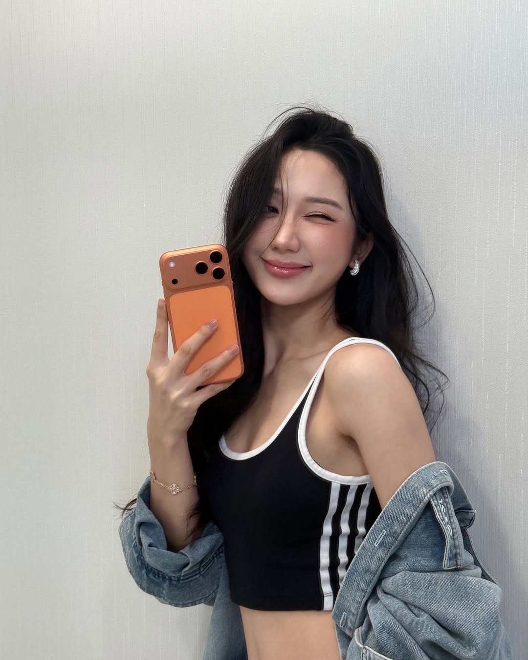 Mina Young Shows Off Bold Designs, Confident Yet Worries Viewers 5 554336818185100274750643104776120932902380770n 17591195954821484659268 1759214282734 17592142830292113985826