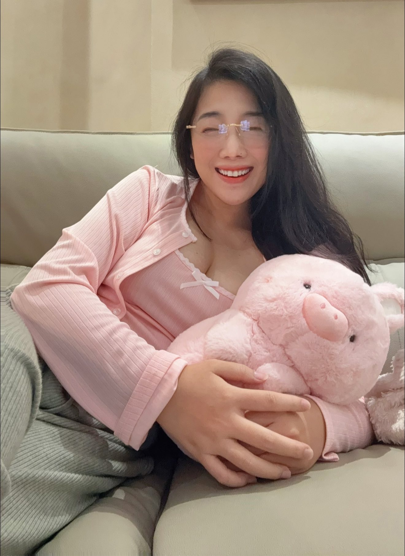 TikTok Hot Girl Shows Off Her Figure, Causing Fans to Unite: "Forget It, I'm Just Gonna Love Blindly!" 3 55567240246887789946818455915898930165517098n 1759026622063893845090 1759033612629 17590336141621978697546