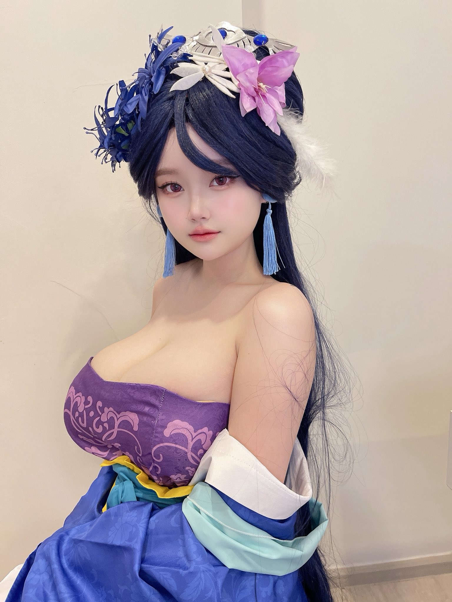 With a Cherubic Face, This Coser Stuns with Bold Cosplay 6 5560290038104478614020038704762657921838823n 1758951170449184003402 1759020308825 1759020309009242008604