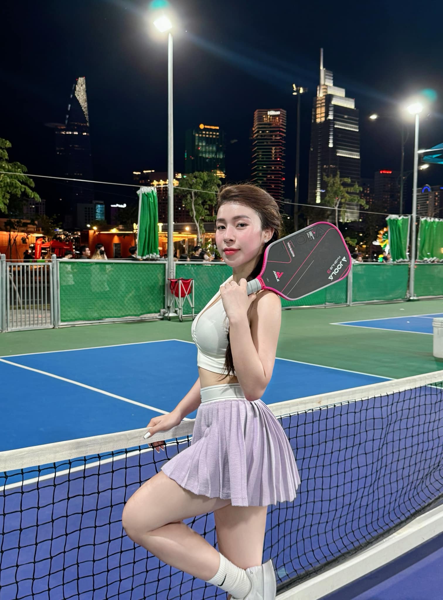 Identity of the Girl Criticized for 'Fundraising' on the Pickleball Court Due to Her Outfit: The Girl Responds Firmly 4 Phuong Dung believes that all outfits are designed by brands specializing in activewear; if deemed inappropriate, she questions what is actually acceptable to wear