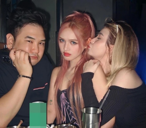 Mixed-Race Hot Girl Sunna Shares Check-In Photo with Xemesis 4 ban than bi on la tieu tam xoai non len tieng2 1718065049 1757822487795504093136 1757825262891 1757825263041136865551