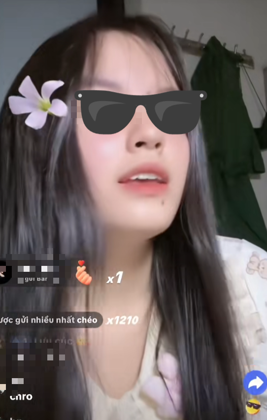 After a leaked clip, L.T remains cheerful during livestreams and actively shares photos showcasing her figure, raising doubts among netizens about the incident being a publicity stunt 3 dit screenshot 2025 09 13 105645 1757750205252411941578 1757825134942 17578251350942057173970 1757993500796 17579935013271582589641 1757997355030 17579973555402454617