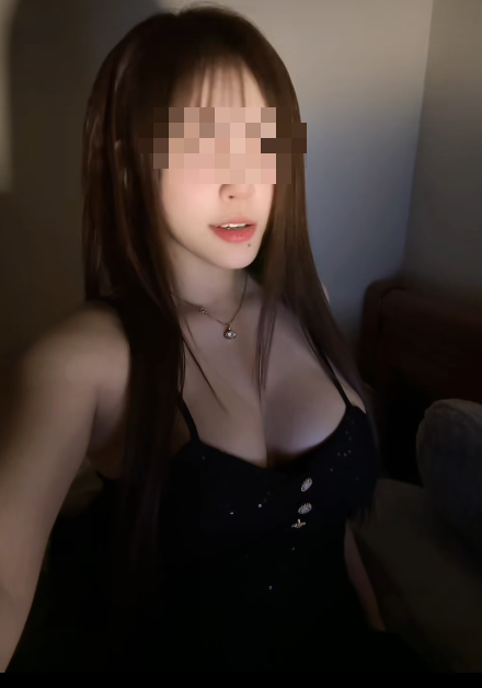 After a leaked clip, L.T remains cheerful during livestreams and actively shares photos showcasing her figure, raising doubts among netizens about the incident being a publicity stunt 9 it screenshot 2025 09 14 095208 1757820435796318700897 1757825136991 17578251371582053112902 1757993664308 1757993664486758833706 1757997361974 1757997362226811377364