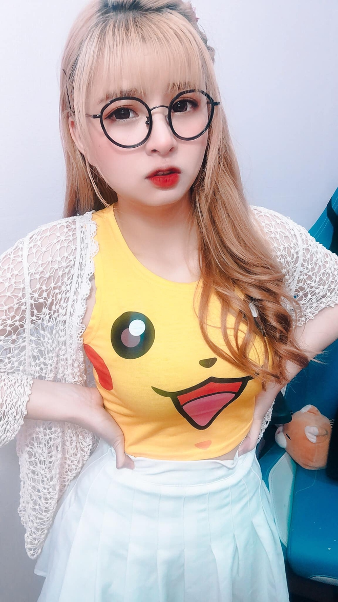 Just Showcasing Her New Relationship, Mèo 2k4 Has Made "Content" About Love, Fans Indulging in "Dog Food" 1 photo 1743049753454 1743049753920597195871 1758683838658 1758683839509830066491 1758690060793 1758690061985736632705