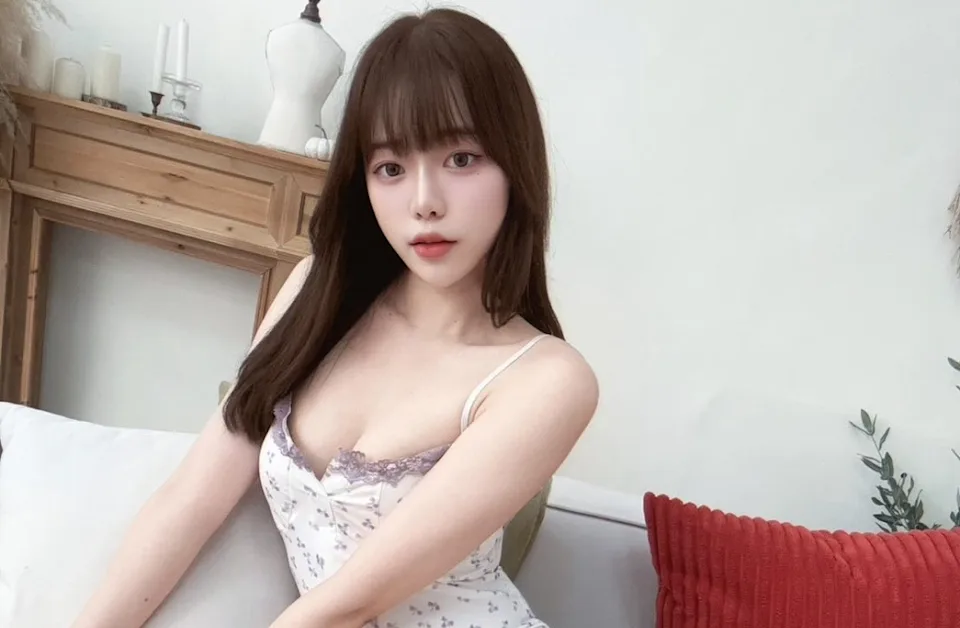 Streamer Shares X-ray of Her Breasts, Attracts Over 1.25 Million Views, Sparks Controversy 1 photo 1757471901168 17574719018671314115647 1757472084895 1757472085680233131801 1757476163404 17574761636471465957417
