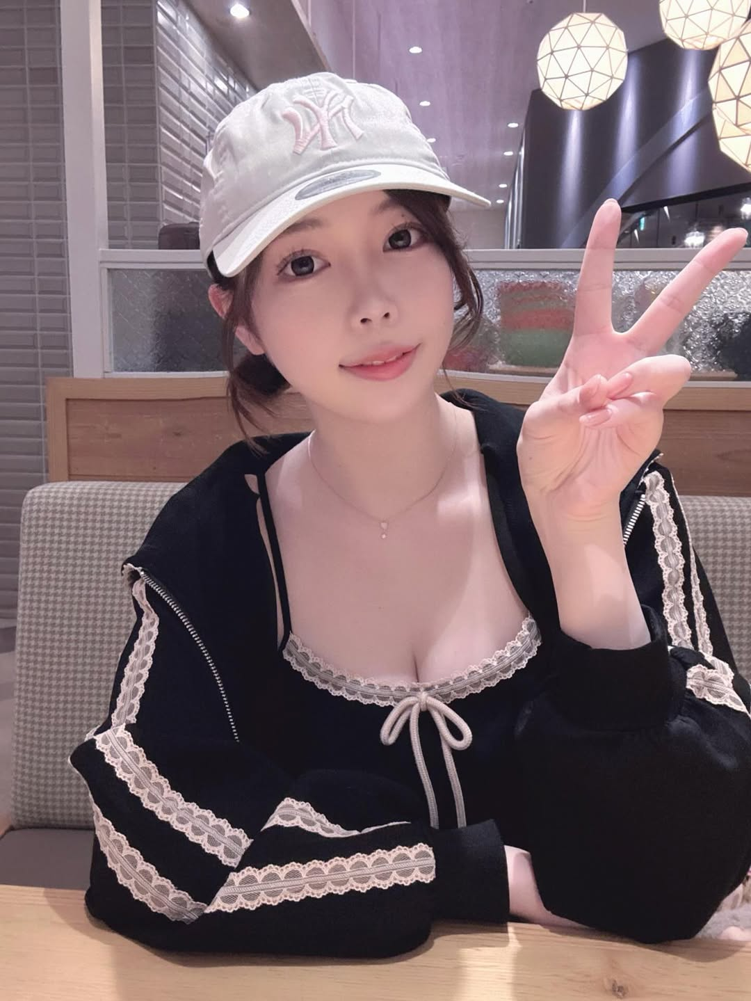 Revealed Past Causes Turmoil for Hot Girl, Livestream Career Severely Affected 1 photo 1757926976720 17579269772711328526653 1757927644580 17579276450921307294500 1757995788826 17579957893672029648829