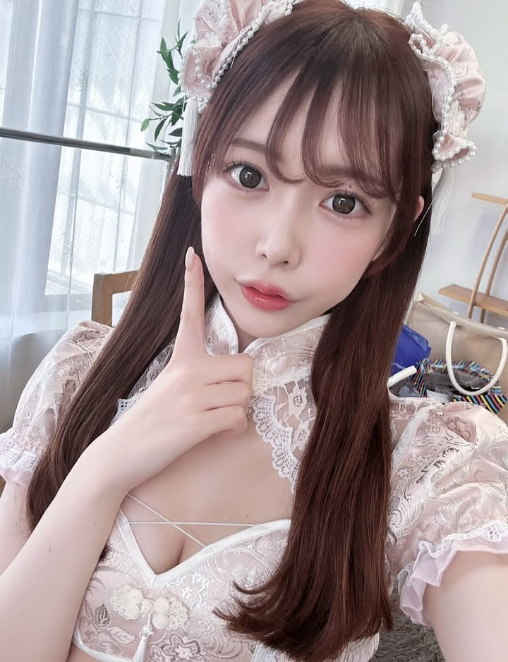 Revealed Past Causes Turmoil for Hot Girl, Livestream Career Severely Affected 3 photo 1757927414656 17579274148961699397946 1757927648322 17579276485451855035749 1757995791532 175799579177745296996