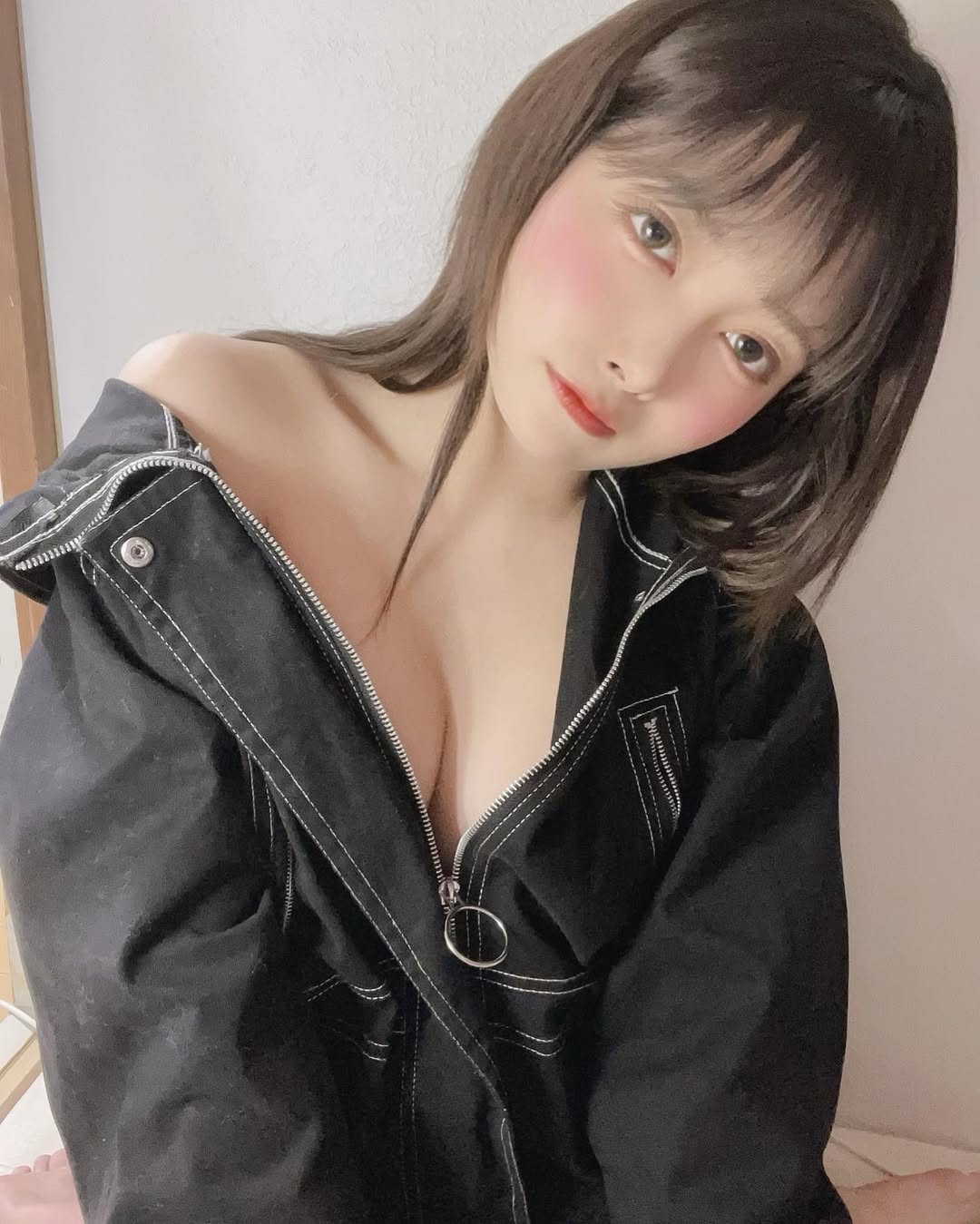 YouTuber Sparks Controversy While Gaming in an Onsen, Criticized for Attention-Seeking Stunts 5 photo 1758702708103 1758702708486192759965 1758703496846 1758703497474643854382 1758858675908 17588586761651200736429