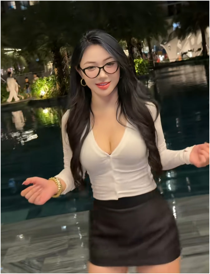 Tran Ha Linh is upset, unable to hold back tears as her sensitive private life is continuously brought up 1 photo2025 07 1310 33 51 3 17523776541911396887745 1752383365384 175238336551787498210 1757392253673 1757392253912197935802 1757402773601 17574027739101785257271