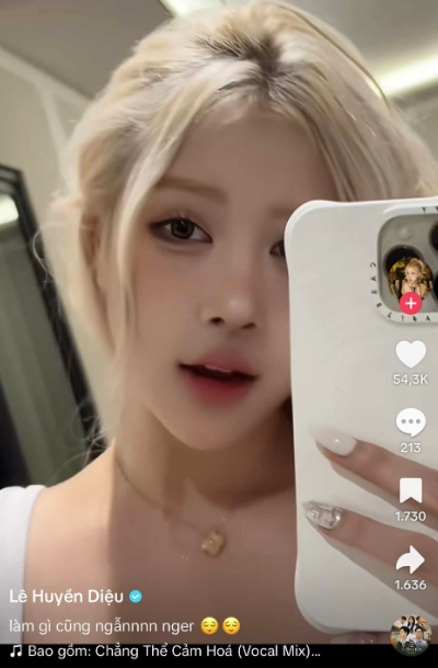 Setting the Camera at a Million Views Angle, the Vietnamese Rosé Leaves Everyone in Awe 5 "White Moonlight" makes fans swoon.