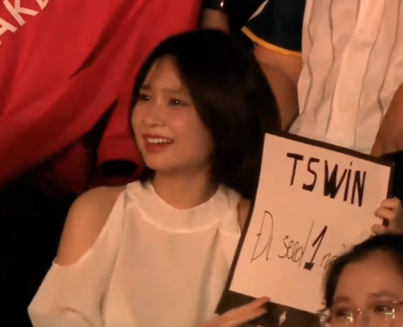 Caught in a "Divine" Moment, Innocent Female Fan Resembles the Number 1 Host of League of Legends 3 screenshot 2025 09 22 112304 17585151352241021668346 1758526401813 17585264022691124047630