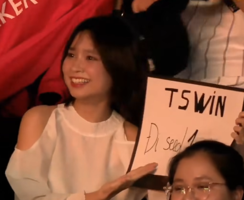 Caught in a "Divine" Moment, Innocent Female Fan Resembles the Number 1 Host of League of Legends 2 screenshot 2025 09 22 112312 17585151352211863439049 1758526399512 17585264000511850981860