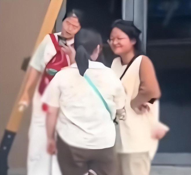 Pretending to Be Harassed by a 70-Year-Old Man to "Gain Views", Young Girl Stages a Defamation Scene That Outraged Social Media 4 urlhttp3a2f2fdingyuews126net2f20252f08302f83e928c4j00t1swf5002od000vo00t0m 175669354706461475128 1756698877929 1756698878065946481417