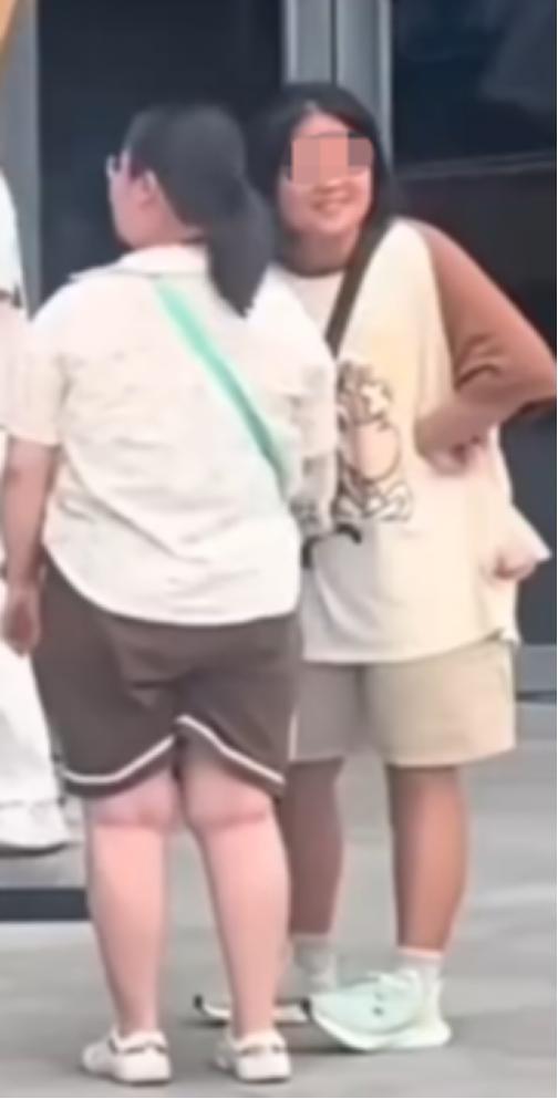 Pretending to Be Harassed by a 70-Year-Old Man to "Gain Views", Young Girl Stages a Defamation Scene That Outraged Social Media 5 urlhttp3a2f2fdingyuews126net2f20252f08302fe9077b34j00t1swf4000xd000e000rlm 17566936128401559997864 1756698879881 17566988806892130702410