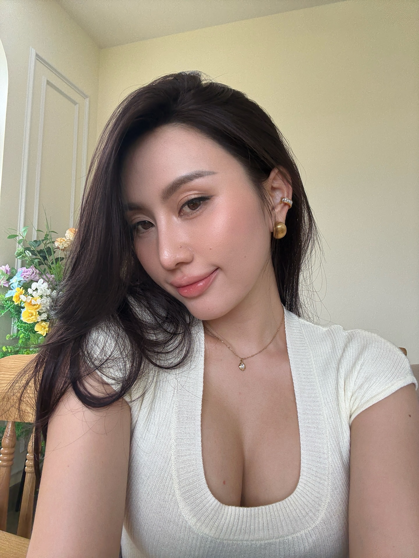 Lê Bống's Best Friend Showcases Stunning Visuals That Leave Netizens Stunned by Challenging AI 3 560573600185315384260550866815732673734588464n 1759724044600723398885 1759732652954 1759732653262599524651