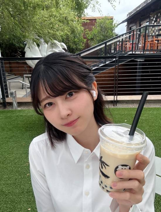 Creating a Global Sensation with Just One Photo, This Hot Girl Increased Her Follower Count by 60 Times and Held a Fan Meeting 5 base64 17593866960701421267541 1759386837093 1759386837610333476437 1759636189416 1759636189590922584802