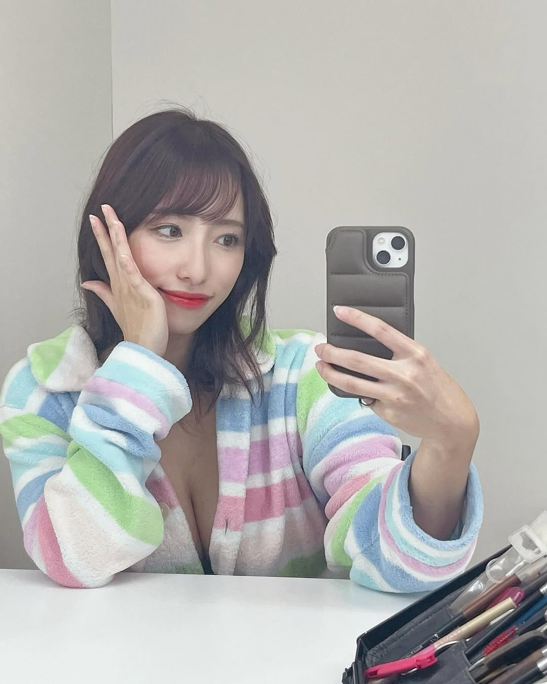 Dressing Provocatively on Stream, Female YouTuber Faces Backlash, Netizens Accuse Her of "Clickbait" 2 photo 1758602426994 1758602428039630863077 1758602992806 1758602993087791835746 1759896681916 175989668220488489581
