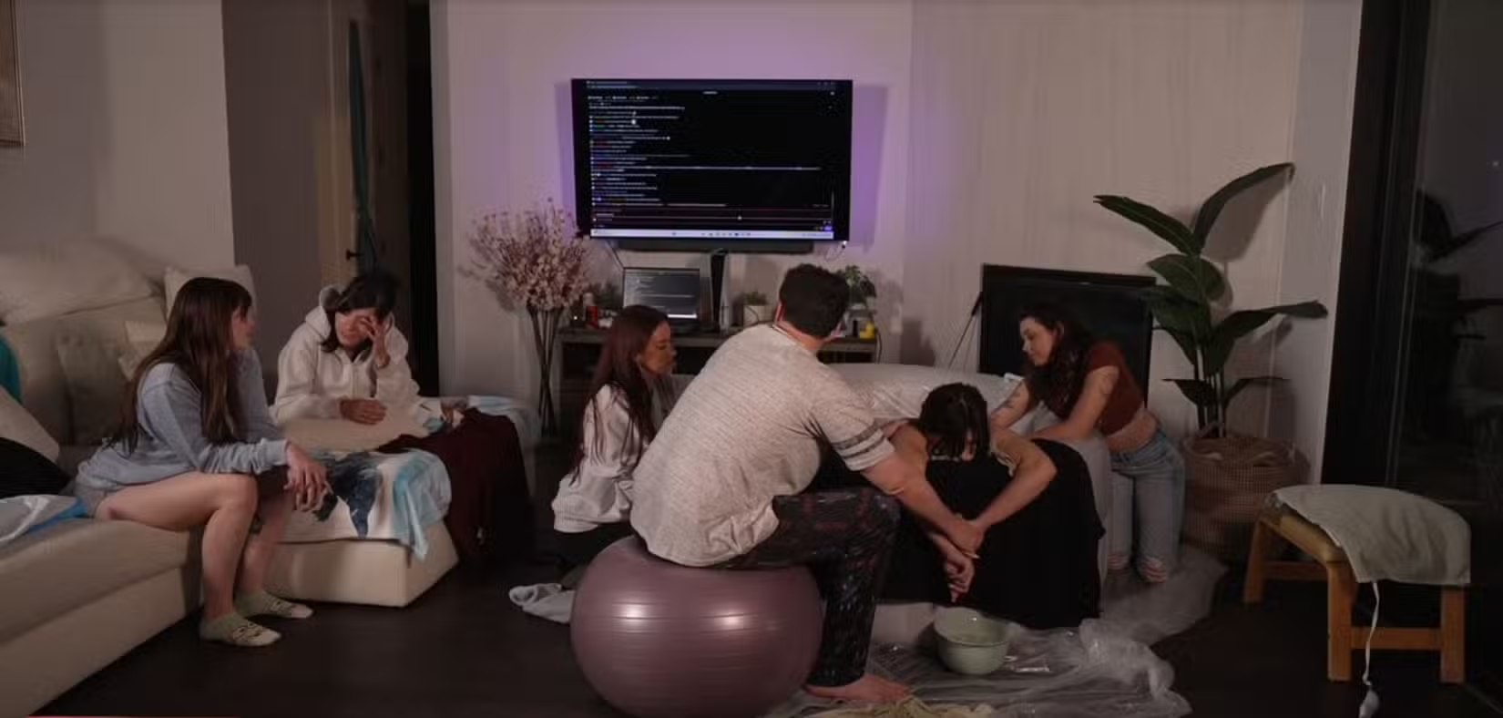 Streamer Gives Birth Live on Air, Shocking the Online Community 2 photo 1759977232903 1759977233109615994916 1759977372045 17599773722491361531095 1759978954477 17599789548351935482383