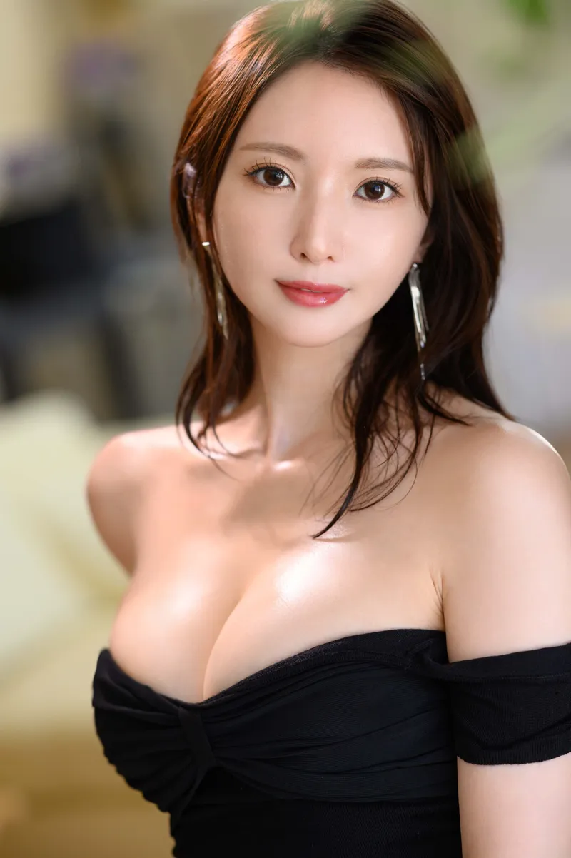 Once Someone's Wife, This Sexy Young Woman Surprises Everyone by Becoming a "Hot Girl" with a Rapid Increase in Followers Overnight 1 photo 1760507827648 17605078281071478403437 1760508034791 1760508035763475904256 1760936604216 17609366049031775843322