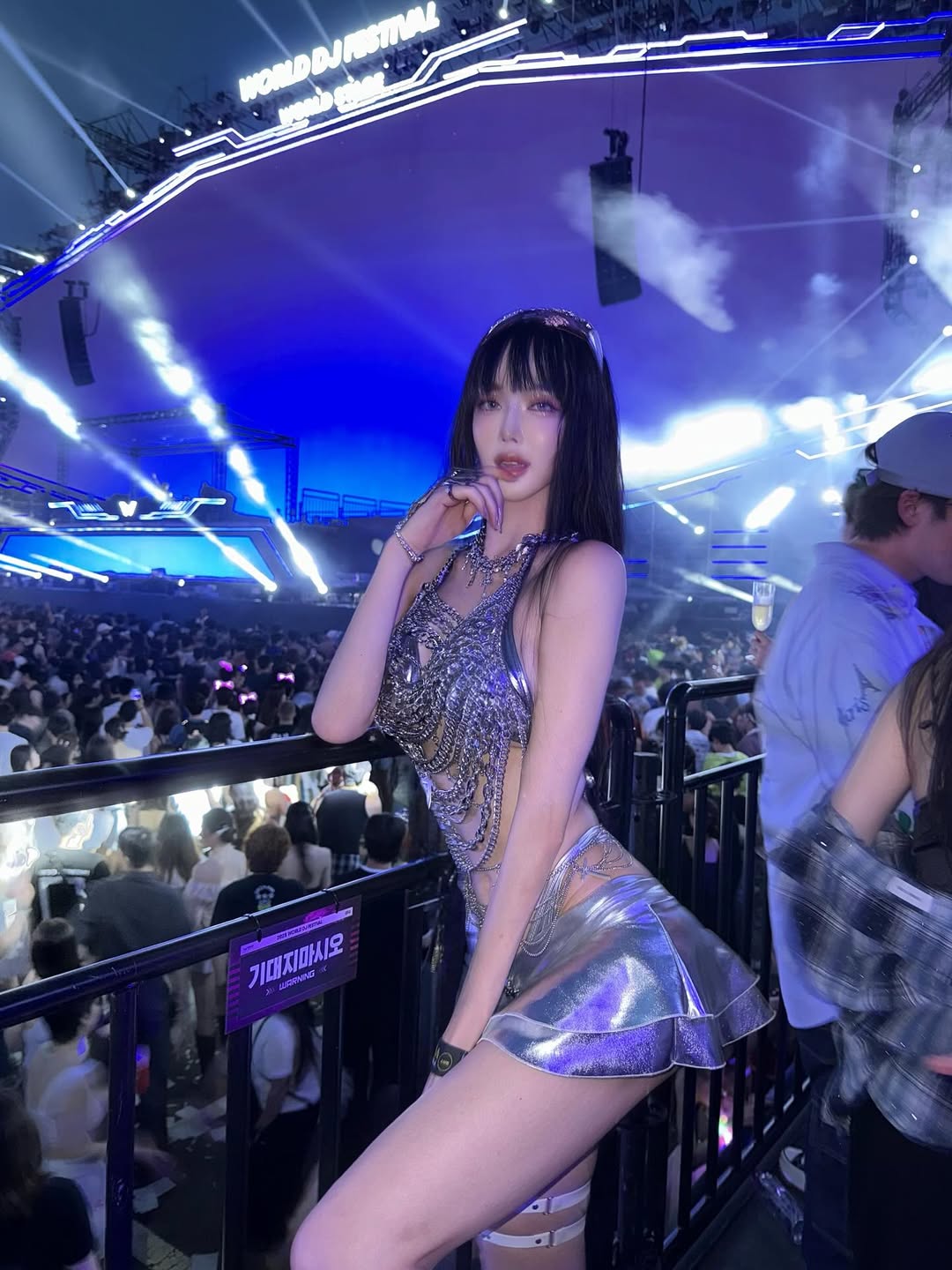 The Female DJ Who Leaves Fans Speechless Every Time She Appears 7 photo 1760678464795 17606784649661652029202 1760706761518 17607067617771277108041