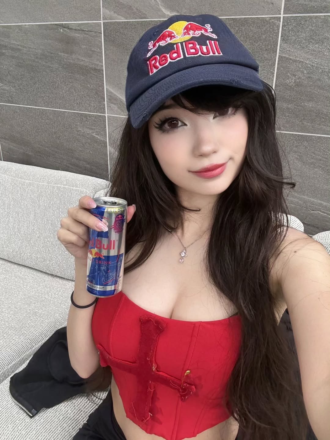Streamer with Millions of Fans and "Anime-like Beauty" Surprised by Groping Incident at TwitchCon 11 photo 1760871072658 1760871072857988698326 1761639398269 17616393986551542633979