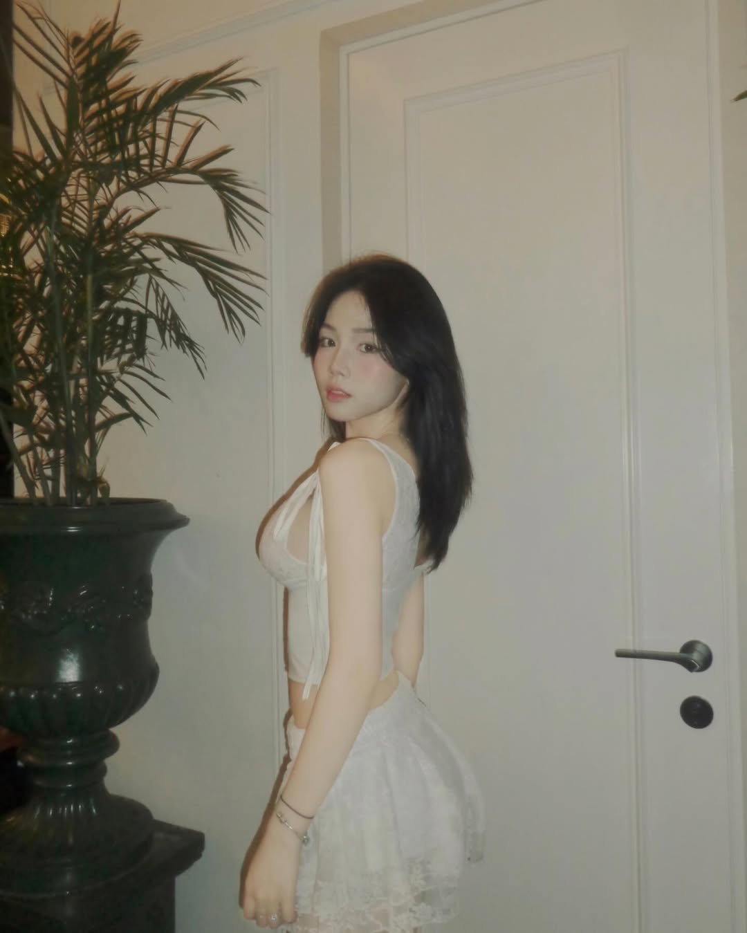 Hot girl "accidentally gave a glance" but made countless fans lose sleep with her stunning beauty 10 photo 1761273875095 17612738753031972160515 1761387569264 17613875694011324244062