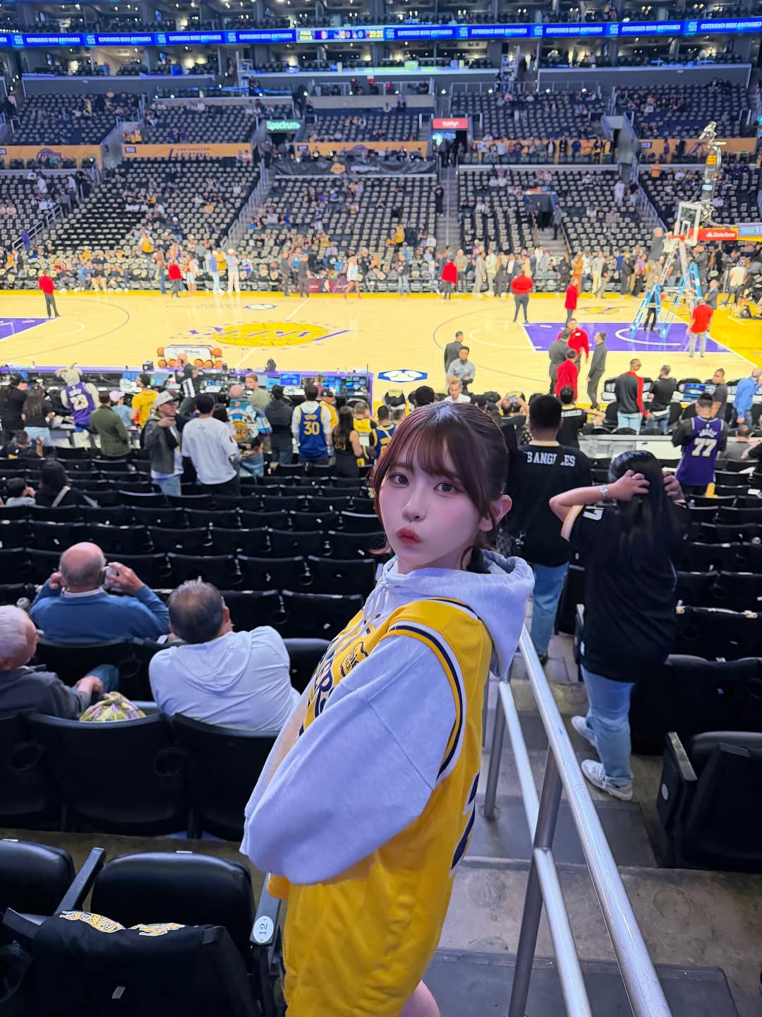 Watching the NBA and Crushing on a Female Spectator, Young Man Stunned to Find Out She's a Hot Girl 3 photo 1761387363301 1761387363656959550228 1761637006976 1761637007598771902618