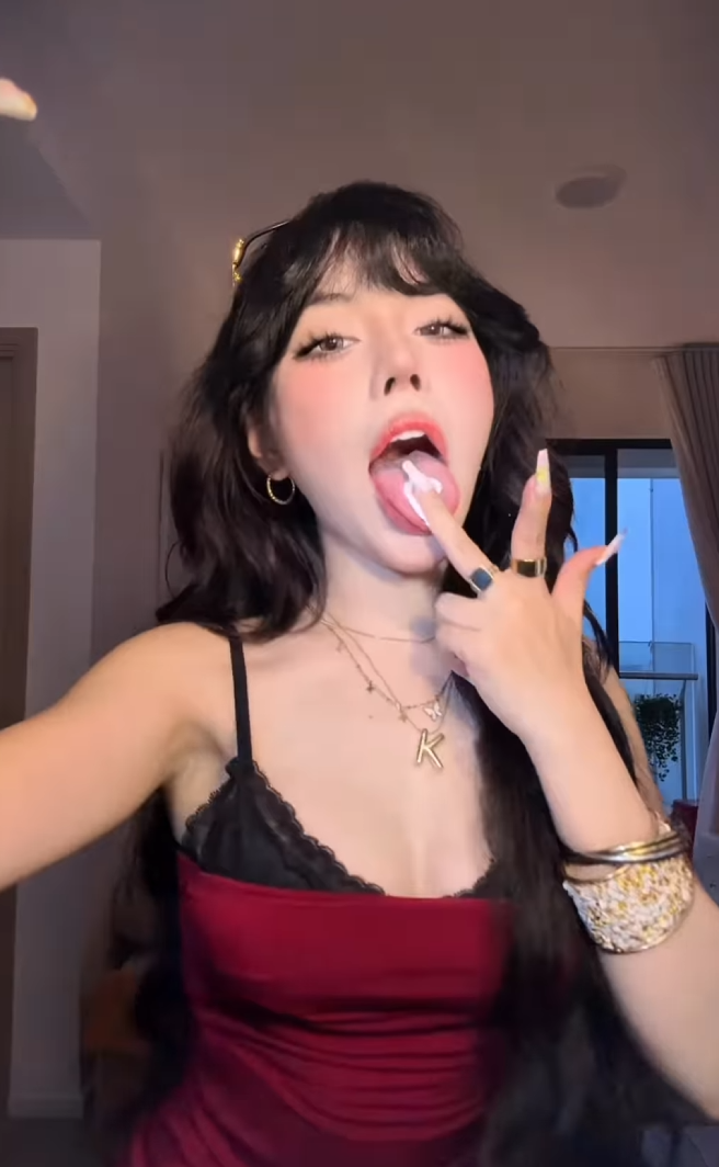 Doubling the 'Visuals': Xuân Ca Confidently Stands Alongside Bảo Khuyên, How Stunning are the TikTok Sisters? 5 screenshot 2025 09 29 205539 17591549265761268756075 1759393831869 17593938321241797531741