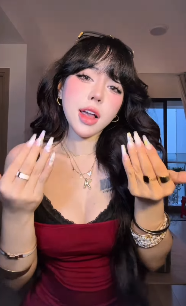 Doubling the 'Visuals': Xuân Ca Confidently Stands Alongside Bảo Khuyên, How Stunning are the TikTok Sisters? 7 screenshot 2025 09 29 205601 17591549266851623456746 1759393834323 17593938345382099894924